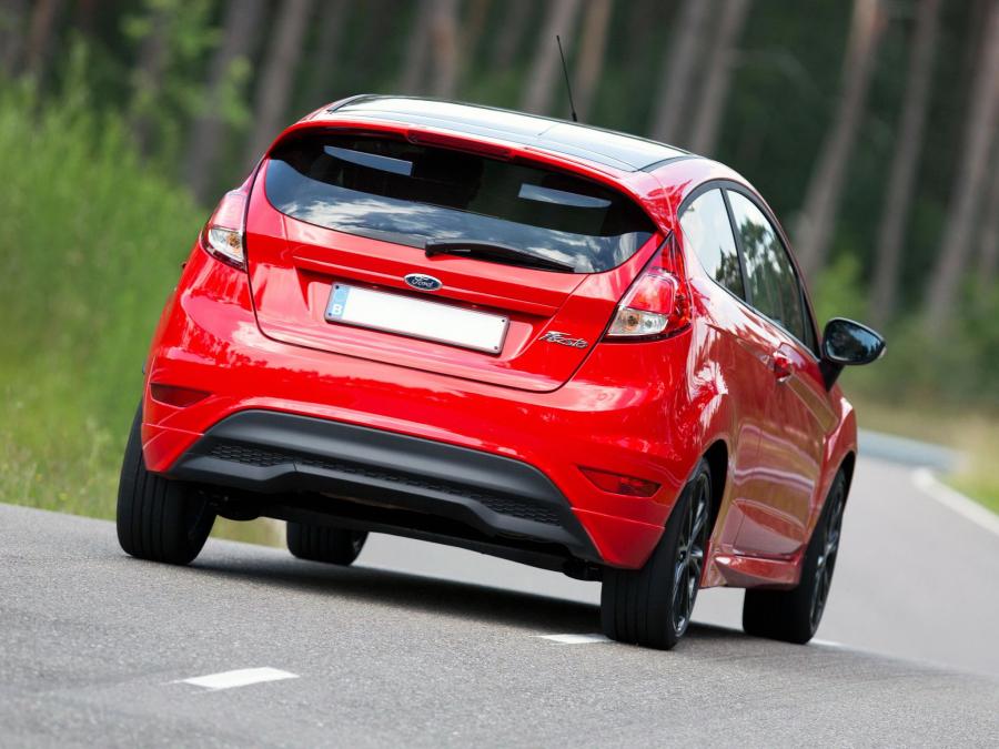  Ford Fiesta Zetec S Red 2014 года  (UK) (фото 2 из 26)